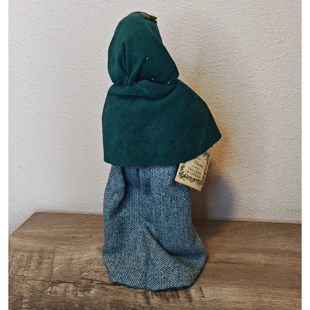 Byers Choice Caroler Cries of London 1995 Woman Doll Green Blue 13in Figurine